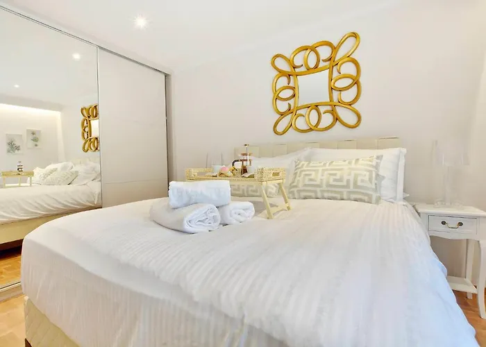 Mar Luxury Corfu (city)