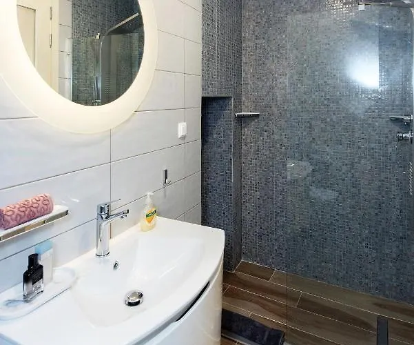 Mar Luxury Corfu (city)