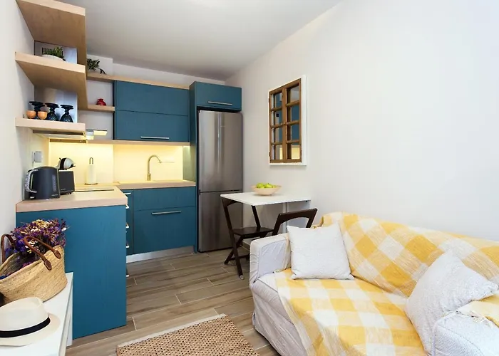 Mar Luxury * Corfu (city)