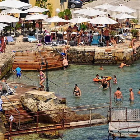 Mar Luxury Corfu (city)